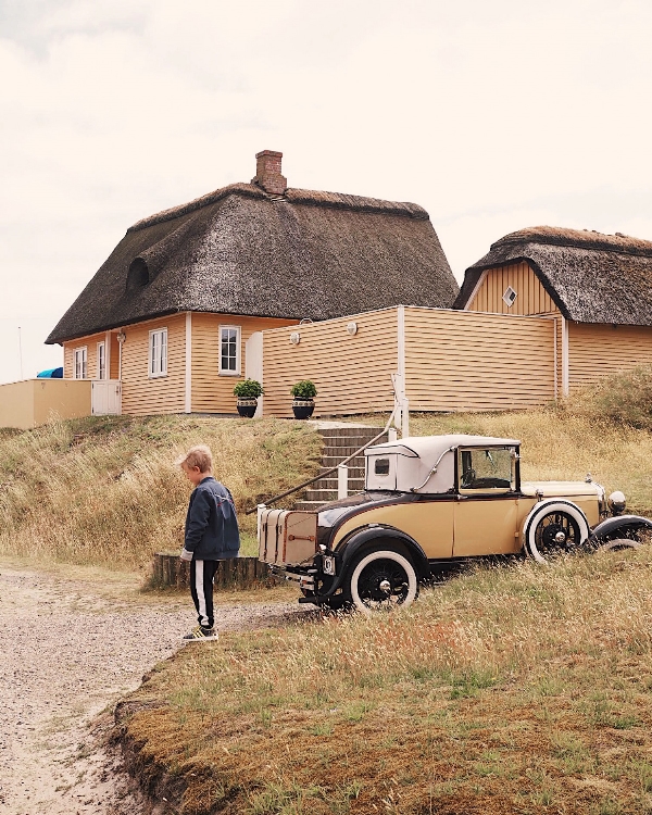 Man kan godt have hus, børnebørn, og det halve liv i Danmark, men ikke en veteranbil, hvis ikke også adressen er her (Foto: Danica Chloe - danicachloe.dk)