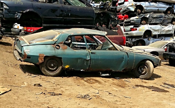 	I Sverige er det for tiden ofte de lokale myndigheder der beslutter om det de kigger på er affald eller bevaringsværdig kulturarv. FIVA mener det skal være ejeren der afgør hvor bevaringsværdigt et køretøj vedkommende har