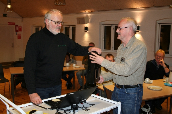 	Vintersæsonens klubbesøg med indlagte foredrag er et aktiv for medlemsklubberne der er til glæde for både MhS og klubbernes medlemmer. Her gæster Formand Steen Rode-Møller Nordjysk Vintage Motor Klub.