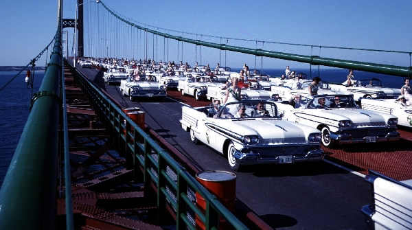 	I dag vil man nok ikke møde mere end én 1958 Oldsmobile cabriolet på turen, slet ikke i samme farve