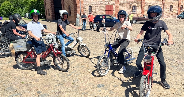 Mon alle landets knallert-drenge skal en tur omkring synshallen til foråret? (Foto: Jørgen Kjær)