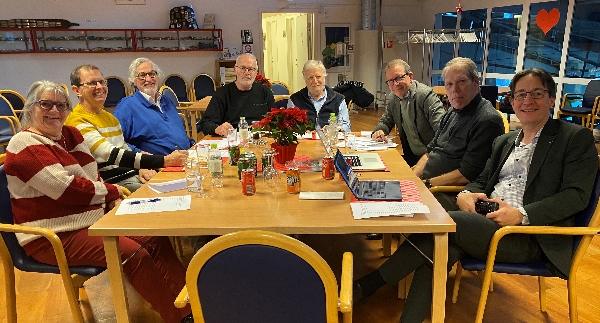 Dorte Stadil, Johnny B. Rasmussen, Uffe Mortensen, Steen Rode-Møller, Niels Jonassen, Erich Karsholt, Jens Møller Nicolaisen og Martin Bech.