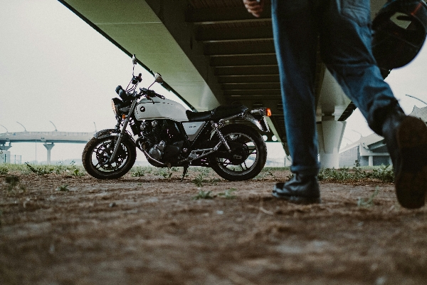Man har i EU blandt andet haft planer om at alle motorcykler skulle til periodevis syn. Nu ser det dog ud til at vi får lov at beholde vejsidesynet.