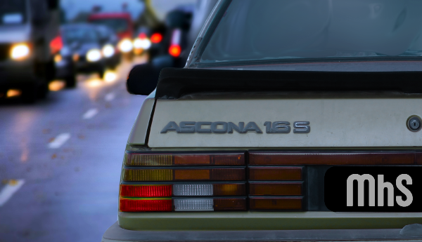 Politikerne er bange for at se mange veteranbiler i hverdagstrafikken. Det hjælper vi dem med at løse, ved at foreslå at veteranregistreringen også bør gælde på afgiftsområdet. Hvis de så til gengæld vil komme os i møde med at få lappet veteranafgifterne.