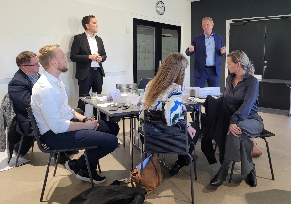 Et snitflademøde berører mange aspekter af transportbranchen, også det der vedrører de historiske køretøjer.