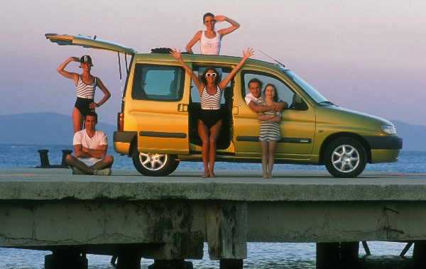 30 år - årgang 1996, som den fantastiske Berlingo, er i realiteten historiske køretøjer verden over. Dem skal afgiftslovgivningen også omfavne. Vi skal dog også vide at adskille de af dem der bruges til veterankørsel, med dem der bruges til daglig.
