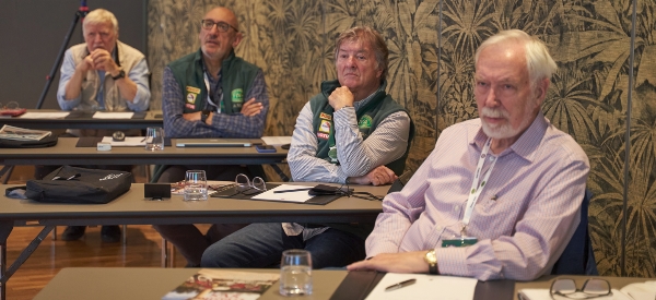 Koncentrerede Stewards ved seminaret i Ljubljana, Niels Jonassen bagerst i lokalet.